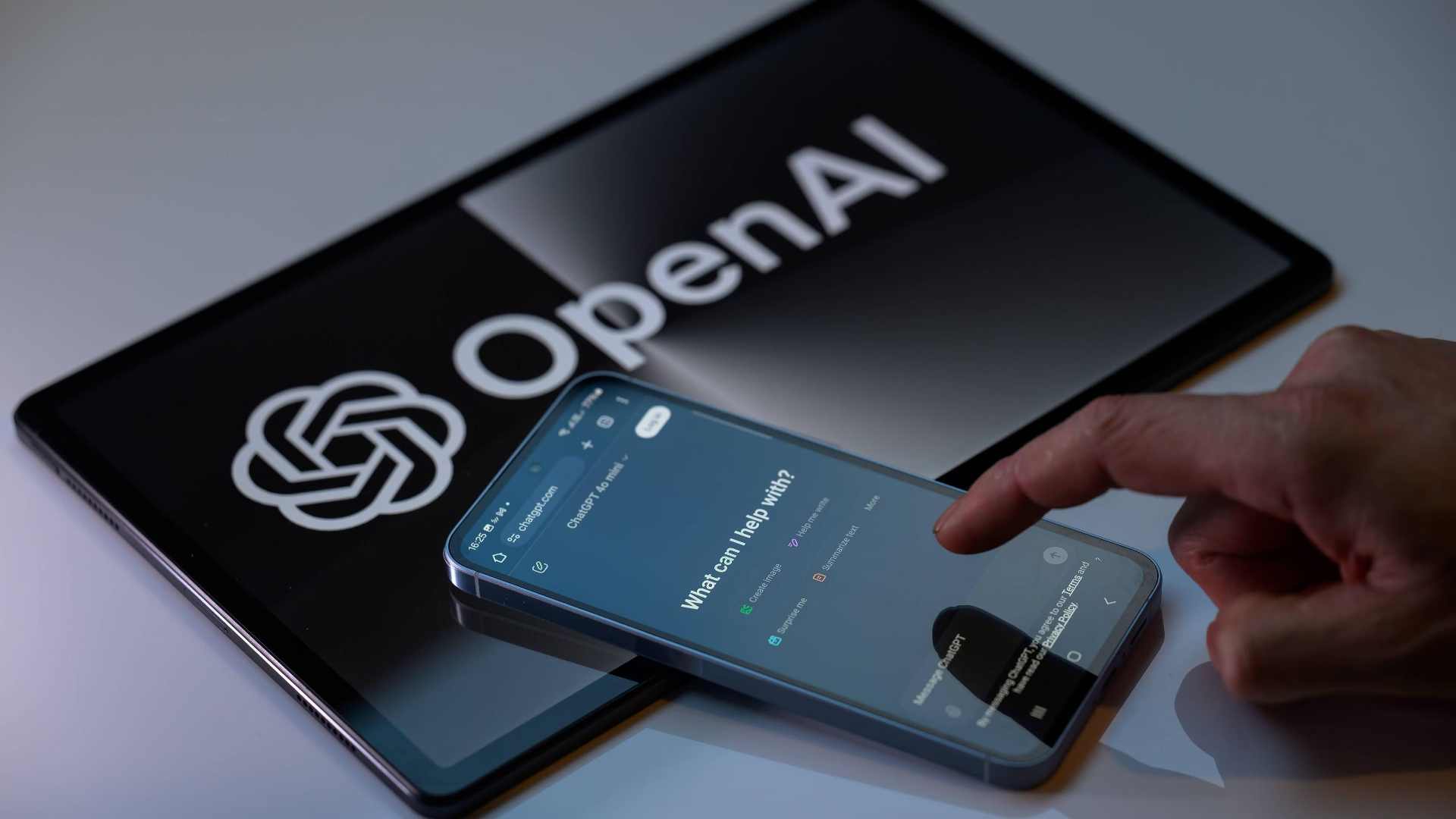 一周AI大事回顾：英伟达市值突破5万亿，OpenAI重组，多模型发布(图3)