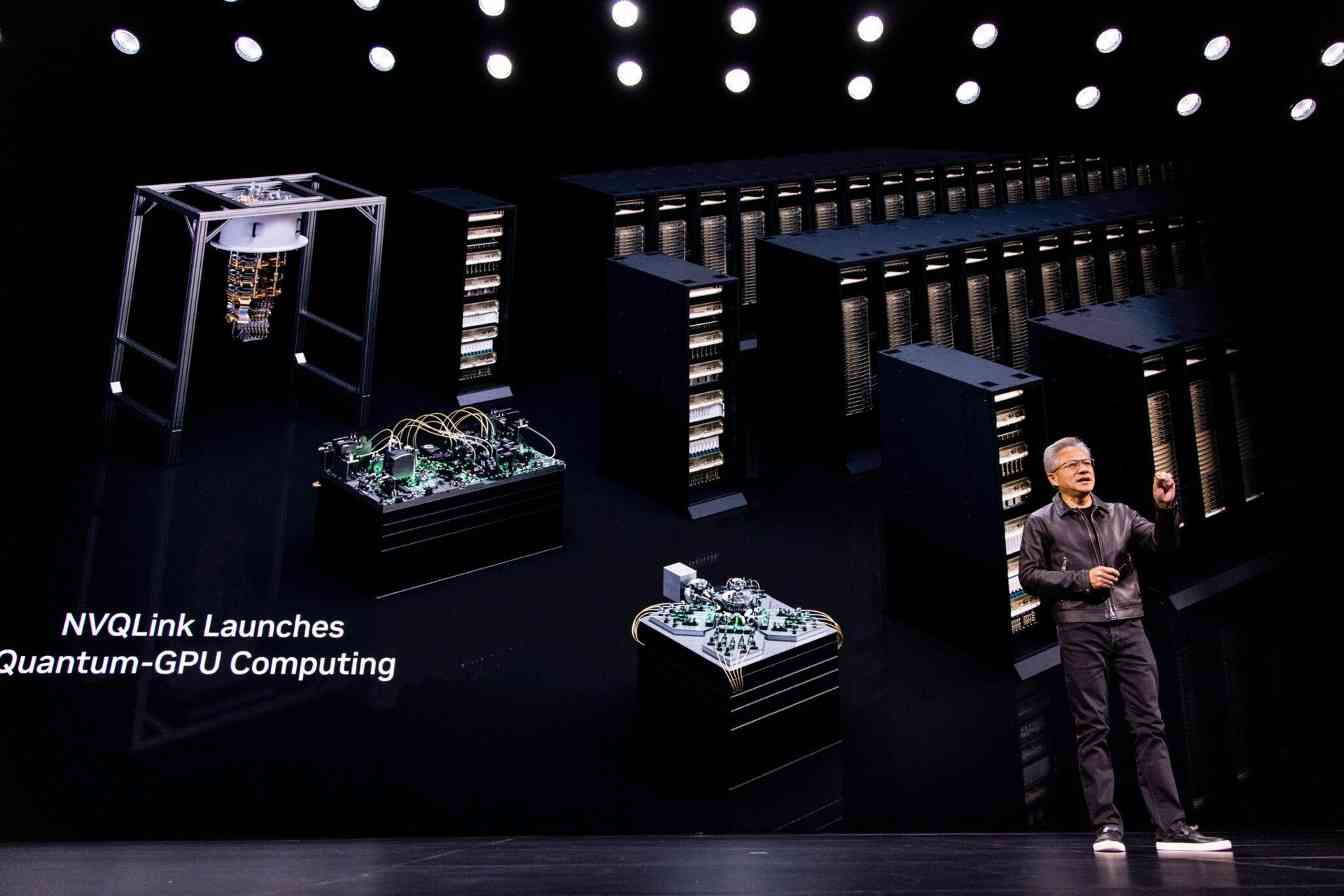 黄仁勋GTC大会:AI无泡沫,未来芯片将创造超5000亿美元营收(图5) 黄仁勋GTC大会:AI无泡沫,未来芯片将创造超5000亿美元营收(图5)