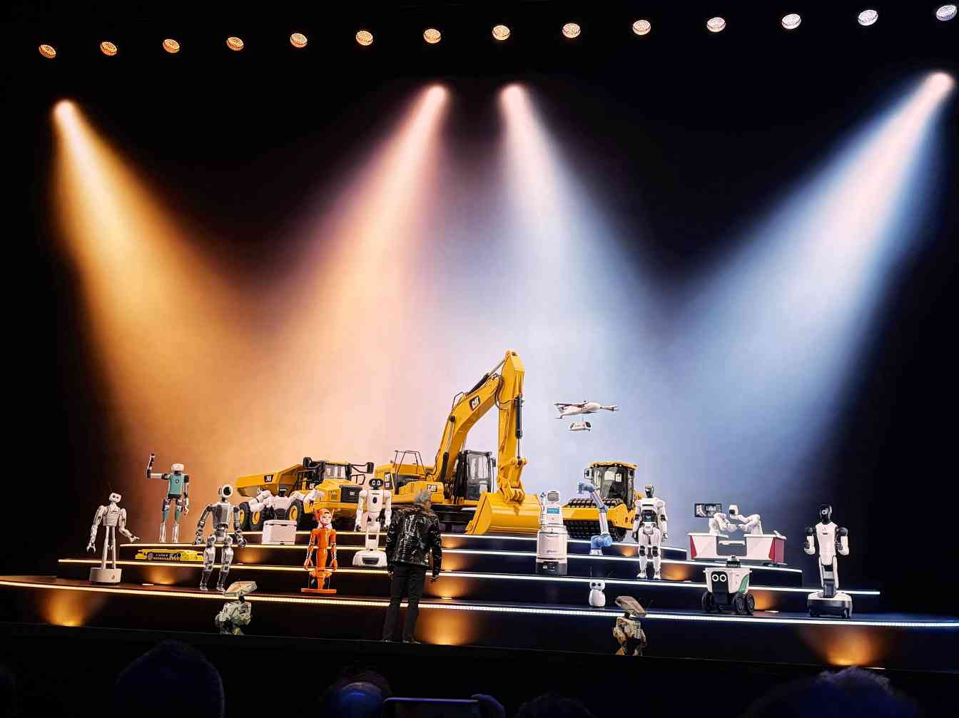 黄仁勋CES演讲:物理AI时代开启,智能体系统重塑未来(图13) 黄仁勋CES演讲:物理AI时代开启,智能体系统重塑未来(图13)