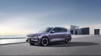 岚图FREE+上市，全系标配英得尔车载冰箱(图1)