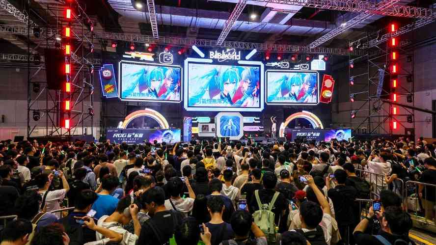 BW2025 ROG玩+乐园惊艳亮相 RO姬与初音未来联名产品引爆全场(图2)