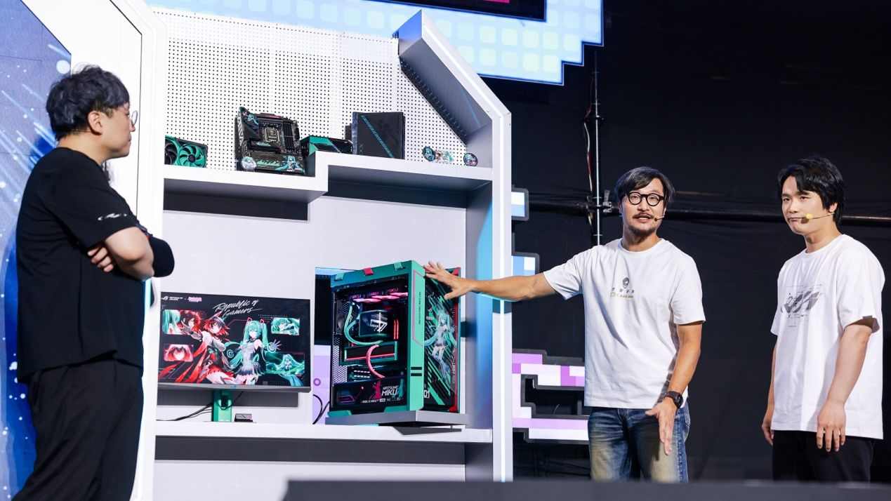 BW2025 ROG玩+乐园惊艳亮相 RO姬与初音未来联名产品引爆全场(图3)