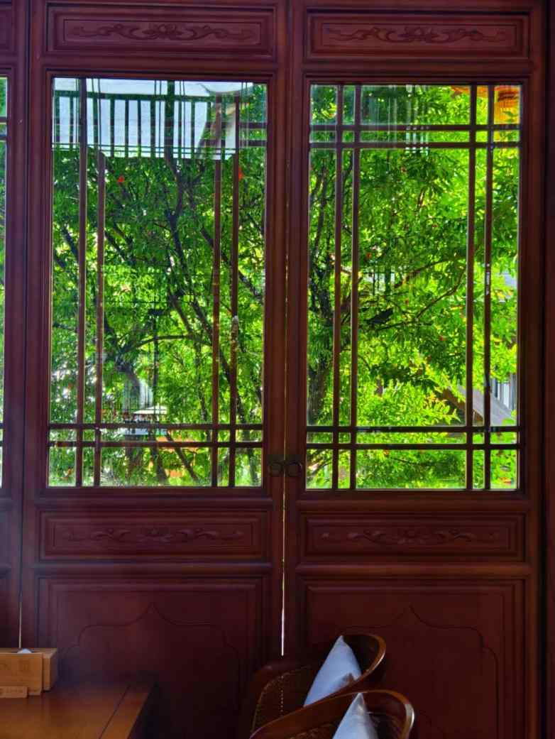 一扇窗，映四季，观天地(图1)