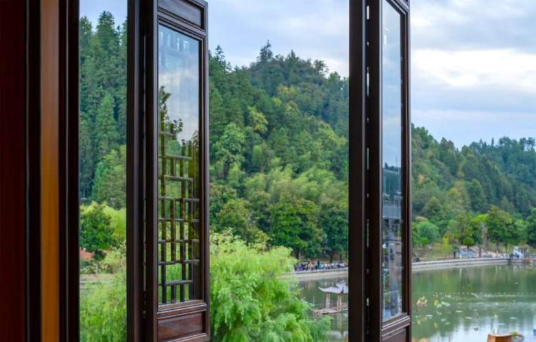 一扇窗，映四季，观天地(图2)