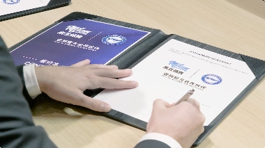 足球与科技共创未来，传统俱乐部迈向数字化新篇章(图2)