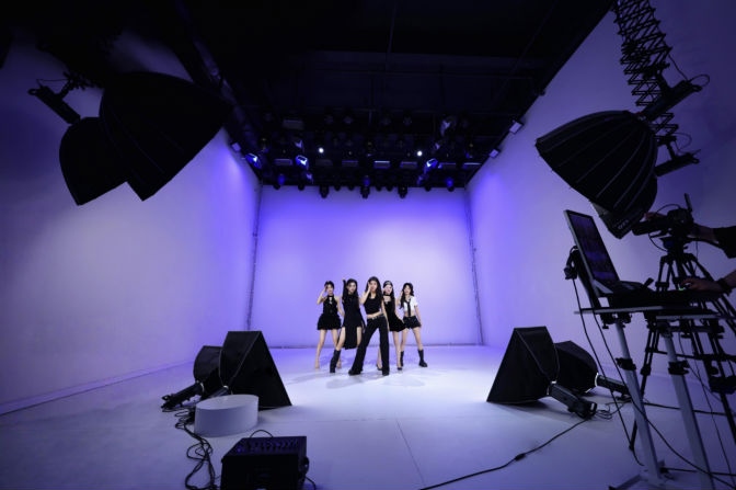 专业直播间设备升级打造明星感团播内容(图1)