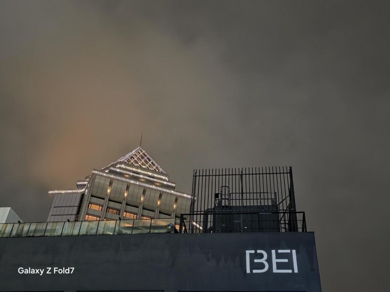 折叠手机怎么选？轻薄时尚与全能大屏的终极对决(图3)