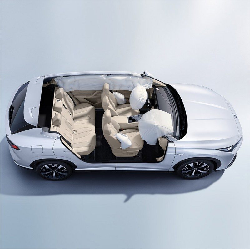 10万级混动SUV最优解，带娃通勤自驾游全能满足(图2)