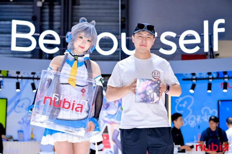 努比亚ChinaJoy2025亮相 携手洛天依打造游戏二次元新体验(图3)