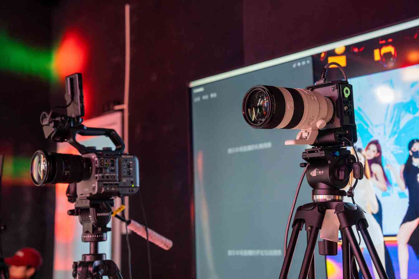 鲸红传媒索尼电影感直播解决方案打造综艺感团播(图3)