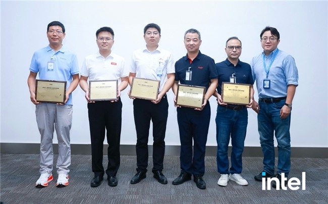 英特尔UQD快接头联盟启航｜液冷生态互操作新标准(图1)