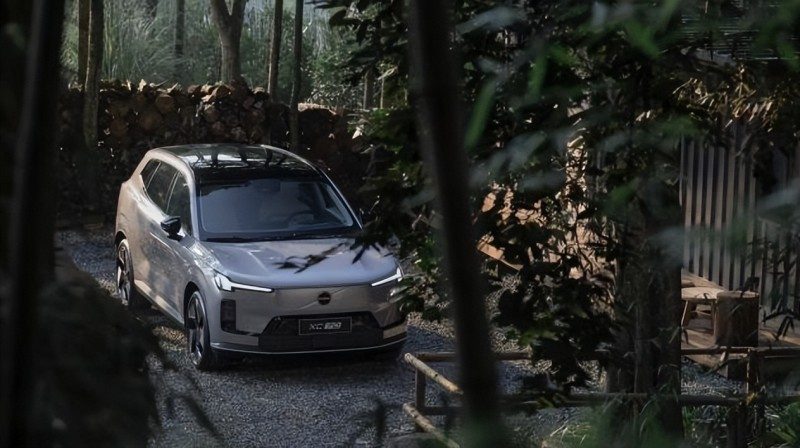沃尔沃XC70混动上市，销量持续攀升全攻略(图1)