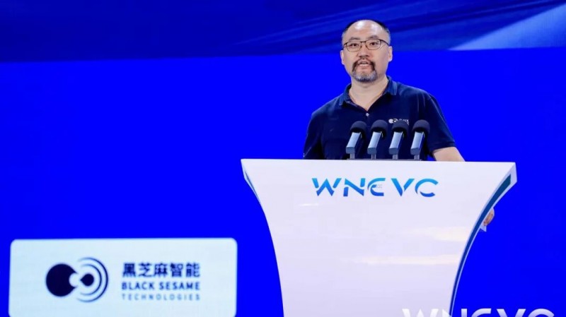 智能汽车机器人双线布局端侧AI芯片创新全攻略(图1)