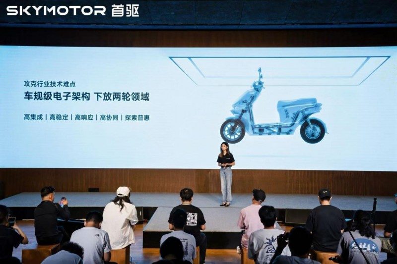 首驱科技智能座舱系统引领两轮车智能出行机器人时代全攻略(图3)