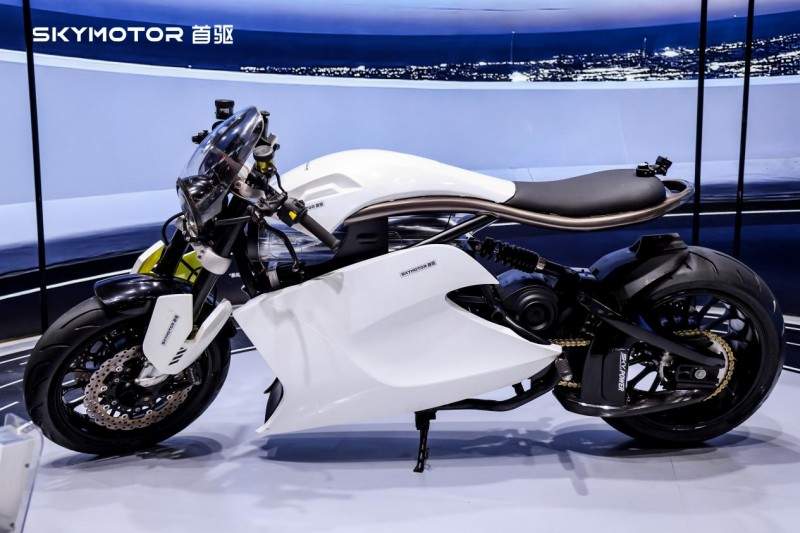 刷新国内纪录！首驱超高速电摩F3赛道狂飙155km/h，剑指F1国际舞台(图3)