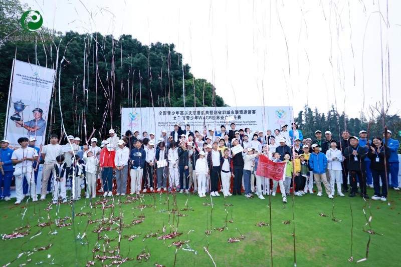 NAVEE助力成都高协联盟赛，智能球包车捐赠拍卖赋能青少年公益(图1)