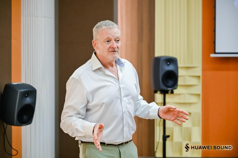 一场“非凡”深度对话，HUAWEI SOUND车载音响技术品鉴会揭秘尊界S800音响诞生(图3)