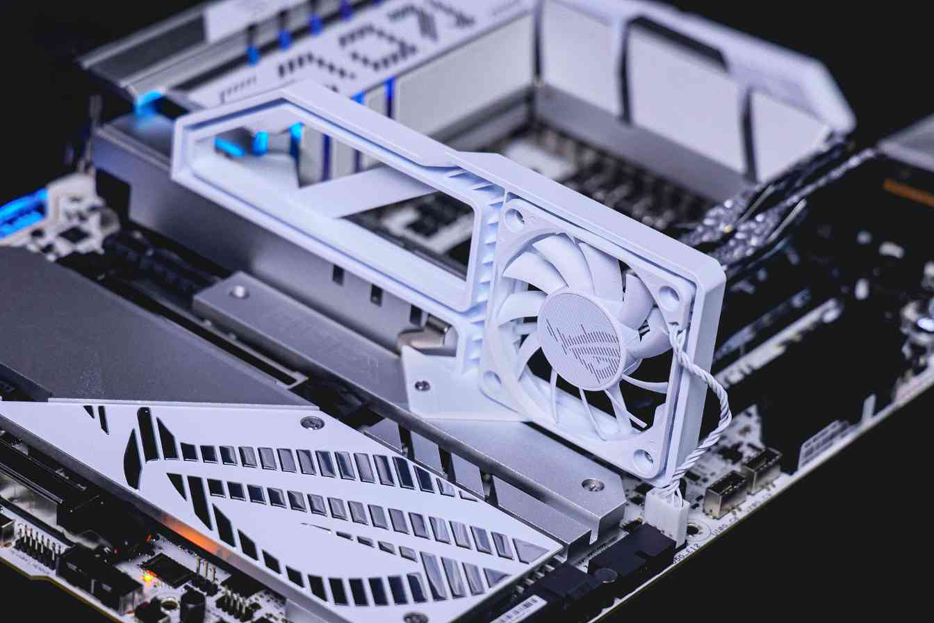 ROG MAXIMUS Z890 APEX主板创DDR5-13322超频新纪录(图4)