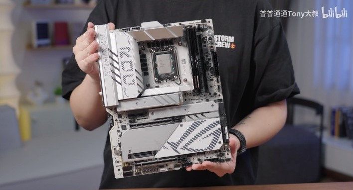 ROG MAXIMUS Z890 APEX主板创DDR5-13322超频新纪录(图8)